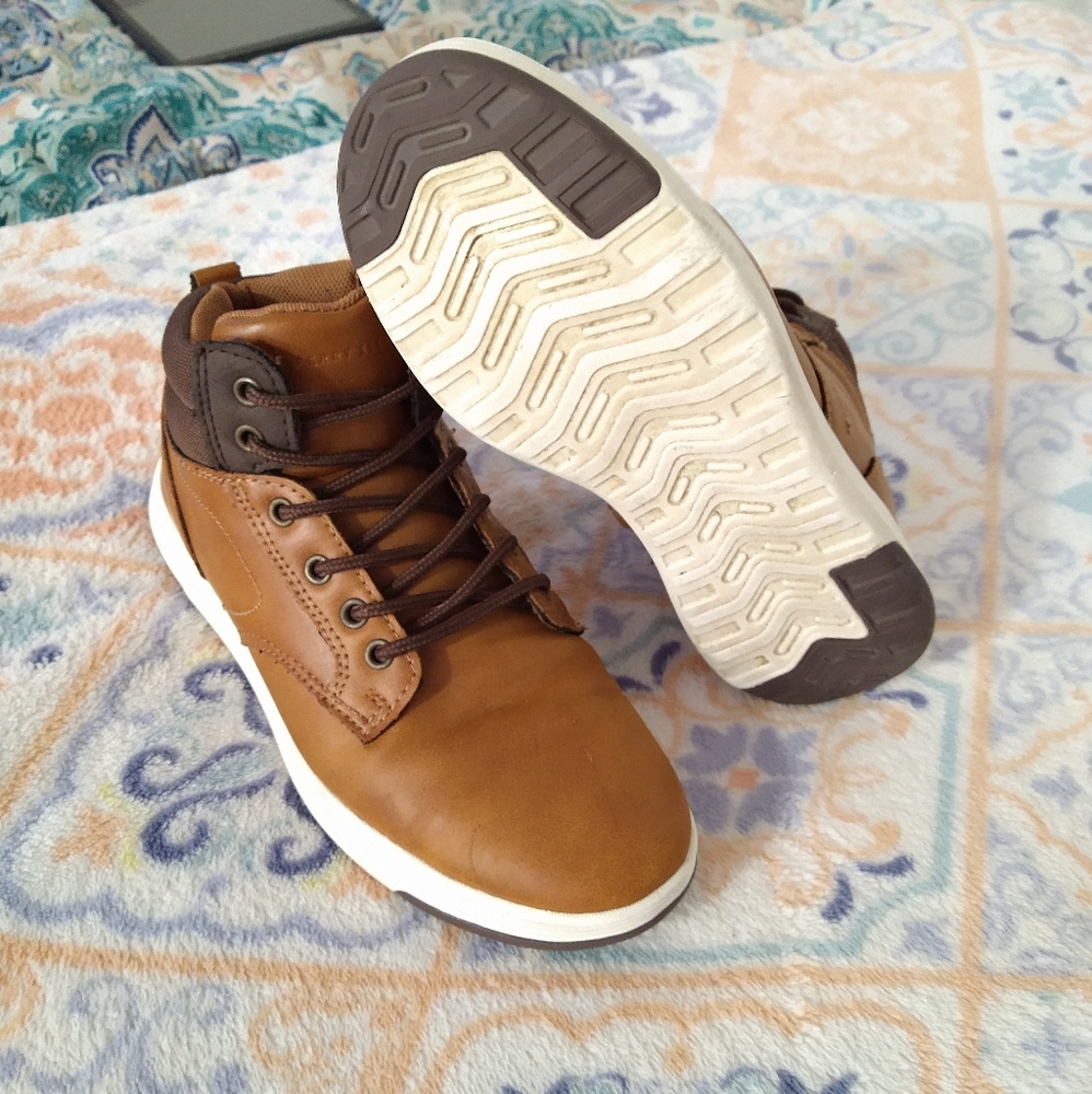 Perry Ellis boys Grady Brown Sneakers Lace up